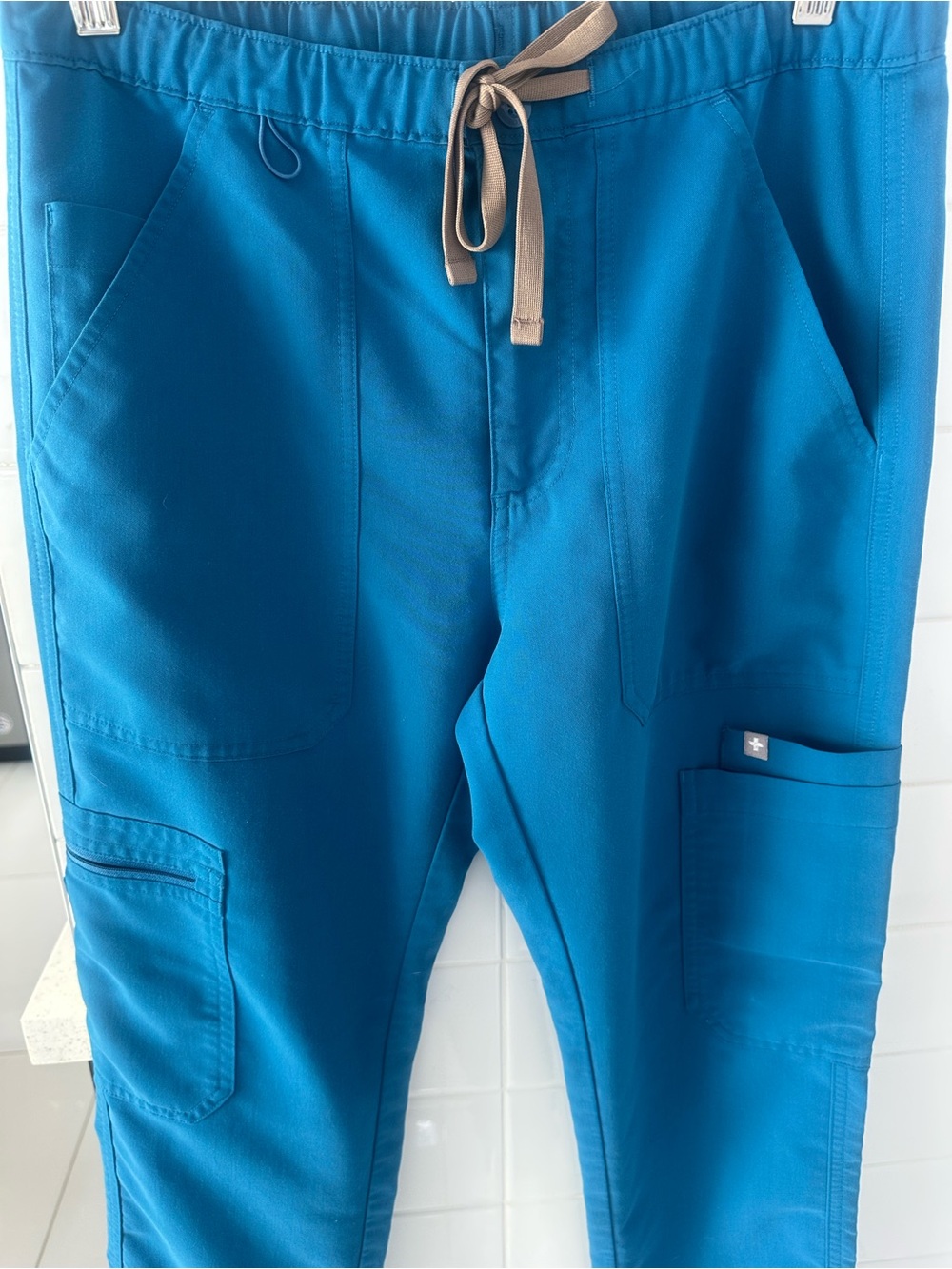 FIGS Men’s Alpine Blue Scrub Set- Top S/ Bottom XS - Picture 9 of 12